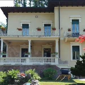 La Del , Ghirla Italie